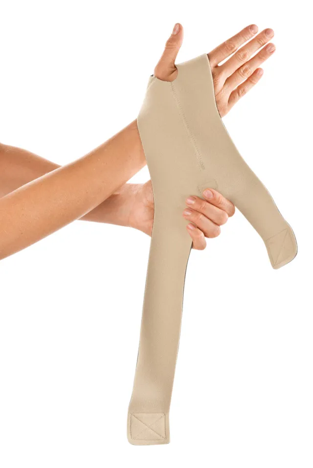 CircAid Juxta-Fit Essentials Hand Wrap (Right)